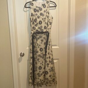 Tahari Black & Cream Sleeveless Dress.